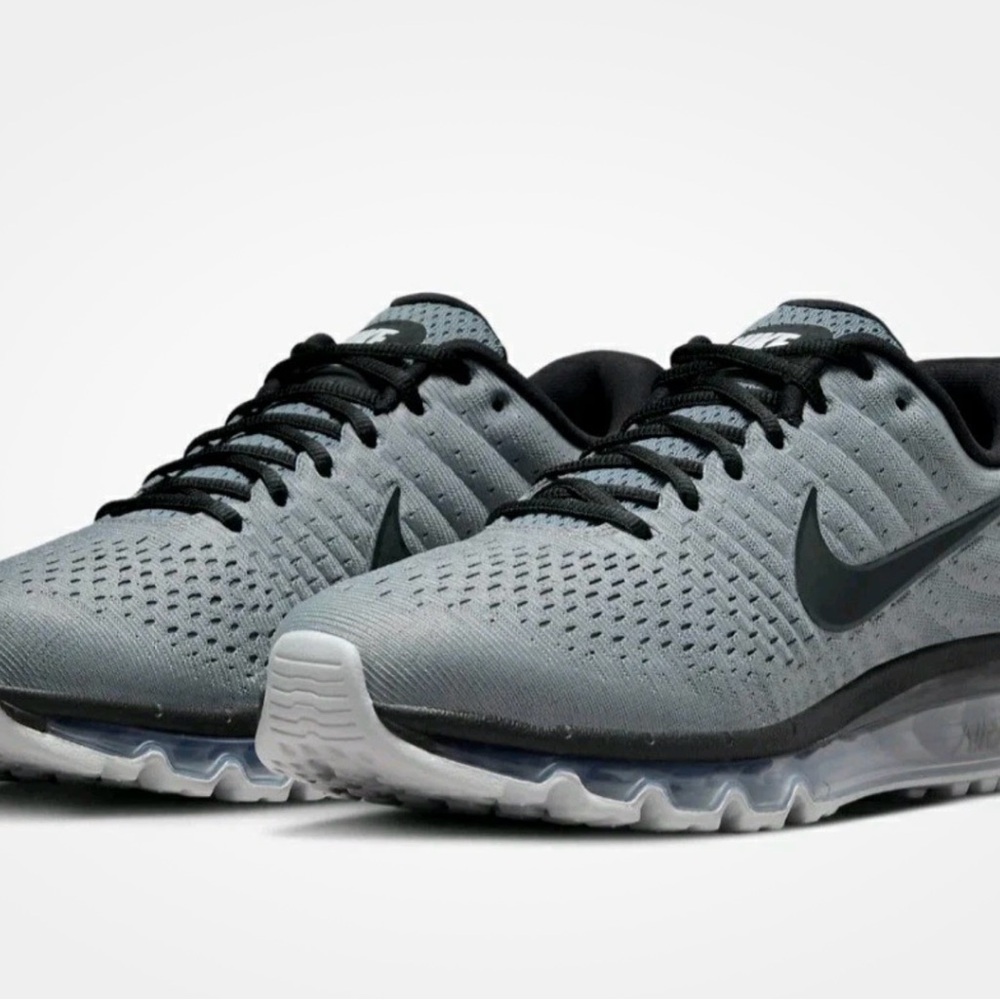 Nike Air Max 2017 Gray and Black Sneakers.  NIB
